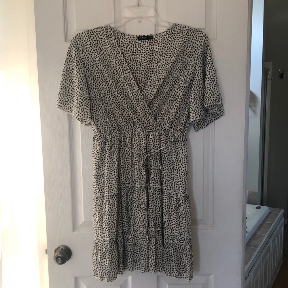 Shein black/white floral dress with ruffles. Size 0X. Fully lined. Worn once.